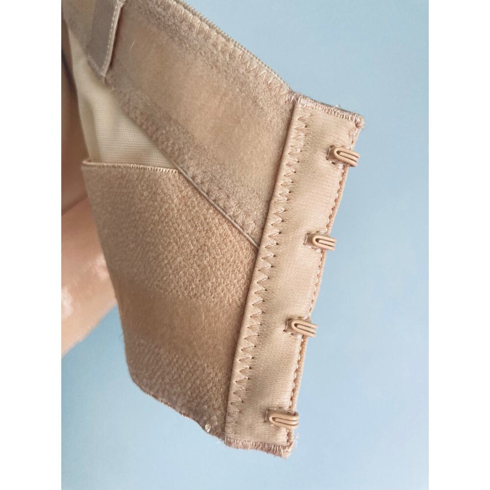 Seamless Strapless Bra in Tan - Picture 5 of 12